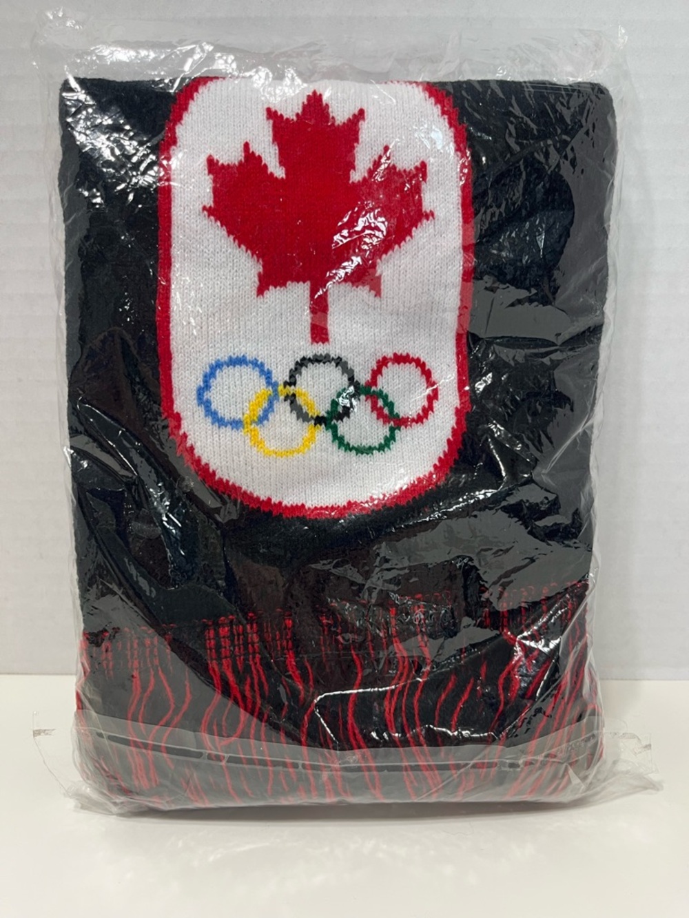 TEAM CANADA Canadian Tire Olympic and Paralympic torch bearer scarf NWT